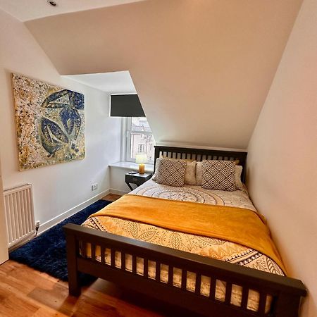 3-Bedroom Flat In The City Centre Next To The River Ness Inverness Exterior photo
