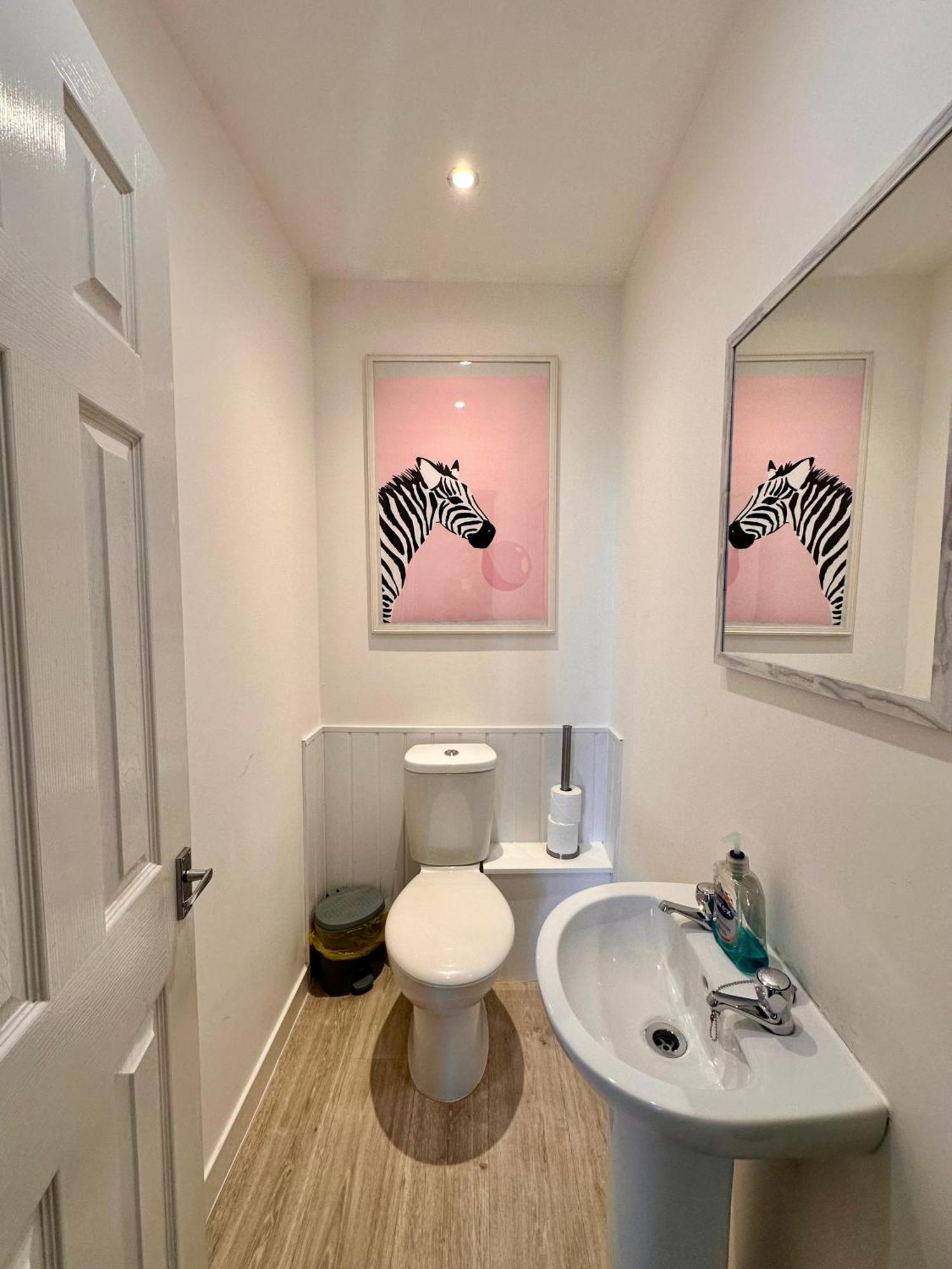 3-Bedroom Flat In The City Centre Next To The River Ness Inverness Exterior photo